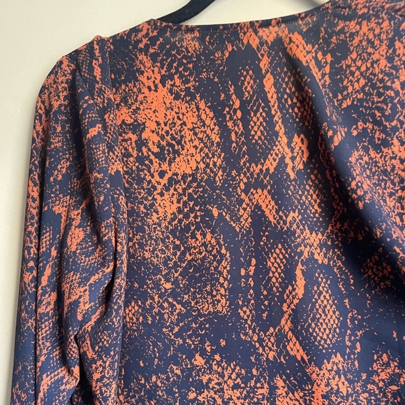 Cabi size M faux wrap reptile print v neck blouse grunge - Picture 8 of 11